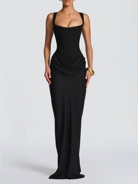 Elegant Black Maxi Dress with Sculpted Bodice